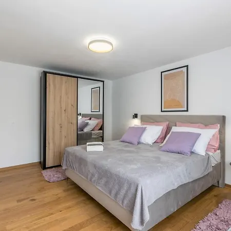 Cozy Place & Anamarija Apartament